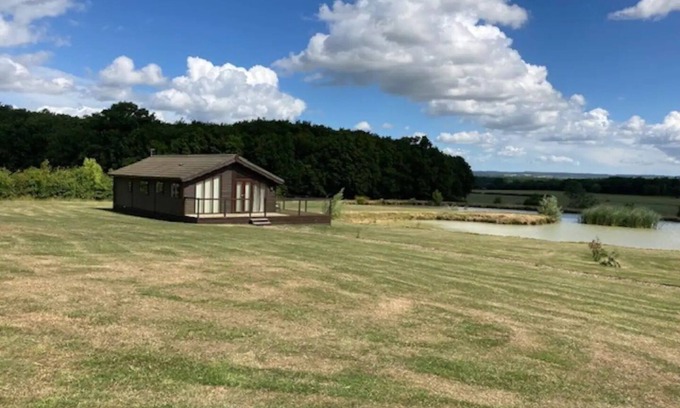 Bethersden Cabine | Lakeside Lodge Set in the Countryside
