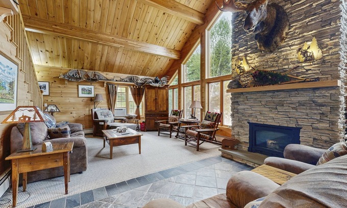 Greenville Junction Maison | Lodge au bord du lac avec vue imprenable sur l'eau, véranda grillagée, quai et foyer