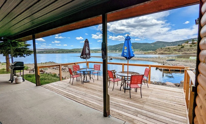 Mammoth Creek Cabine | Lakeside lodging, fishing and recreation.