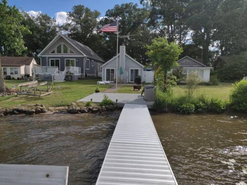 Bronson Maison | Lakeside Matteson Lakeside Stargazer with a dock and swim area