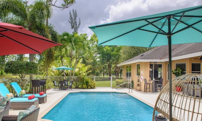 Greenacres Villa | Extravagance Lake/Pool House / Los Pino West Palm Beach!