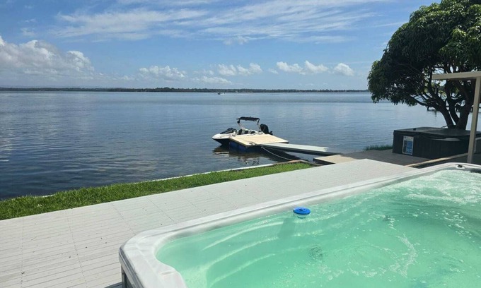 Toukley Maison | Lakeside Paradise - Absolute Waterfront Entire home in Toukley, Australia