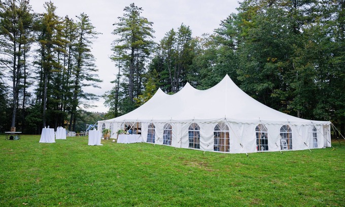 Goffstown Maison | Lakeside property located on a lake in Goffstown, NH.