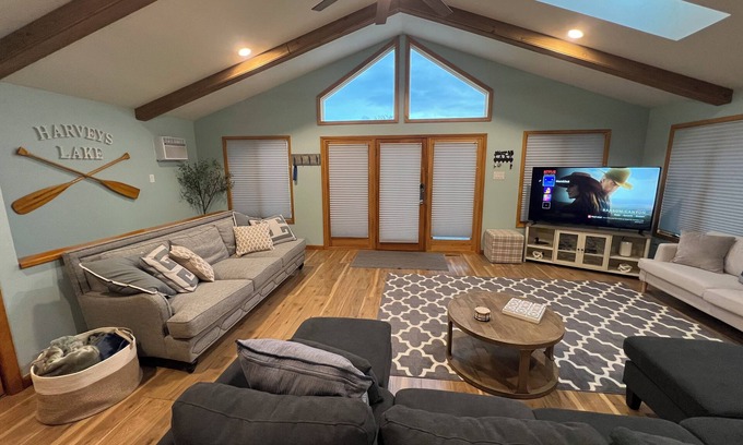Harveys Lake Maison | Lakeside Retreat at the Boat launch!!