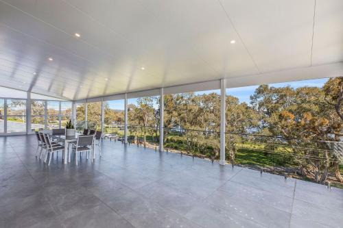 Long Jetty Maison | Lakeside Retreat