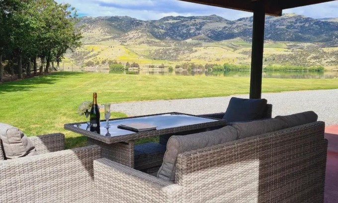 Mount Pisa Maison | Lakeside Retreat