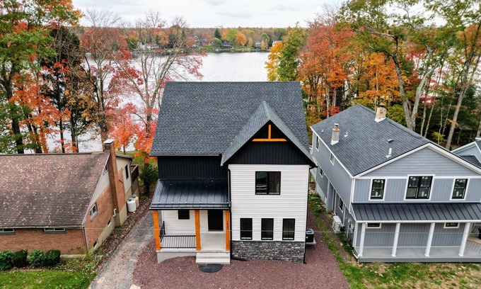 Penn Lake Park Maison | Lakeside Serenity by AvantStay | Lakefront, Newly Built, Deck w/ Views!