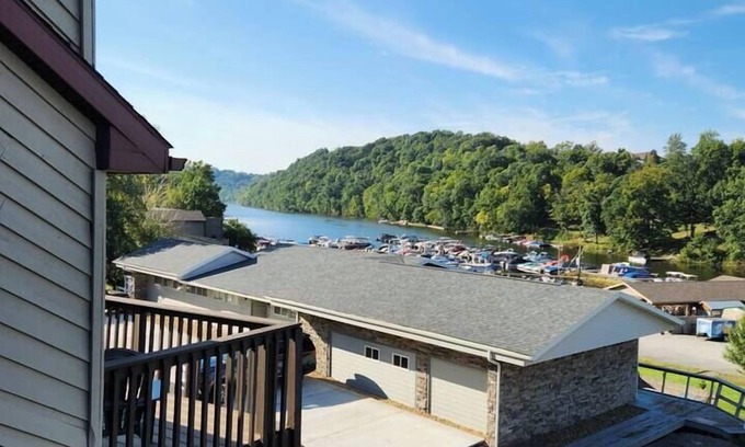 Cheat Lake Maison | Townhouse on Cheat Lake, close to town center and highways