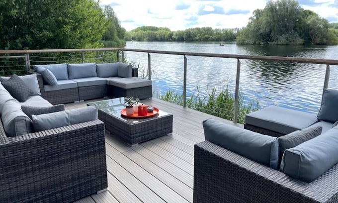Lechlade Cabine | Lakeside Villa at Award Winning Lakes By Yoo. Northbow Lodge is a Family Haven