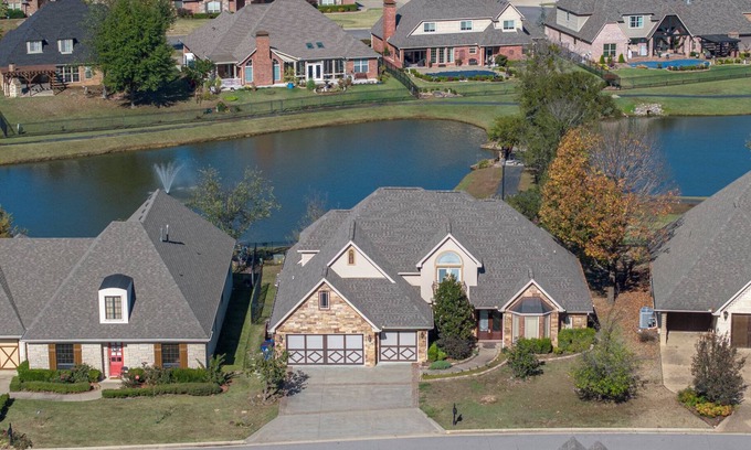 Fort Smith Maison | Lakeside Way Luxury Retreat