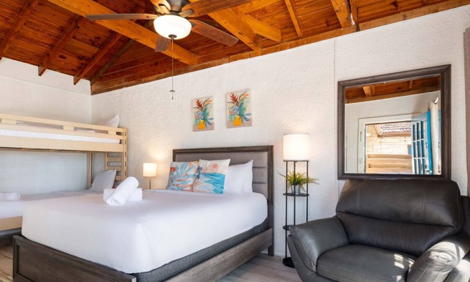 Volente Cabine | LakeTravis Bungalow 2
