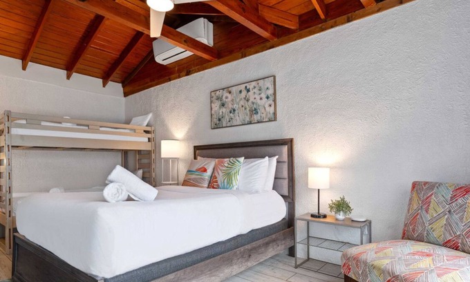 Volente Cabine | LakeTravis Bungalow 4