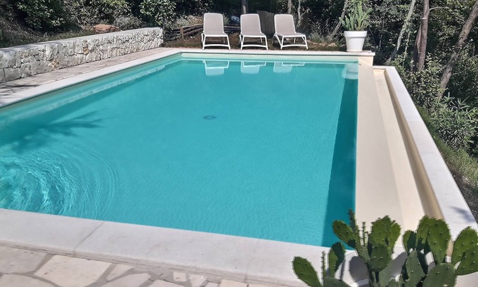 Arias Appartement | vue sur le lac et piscine d'eau salée moderne