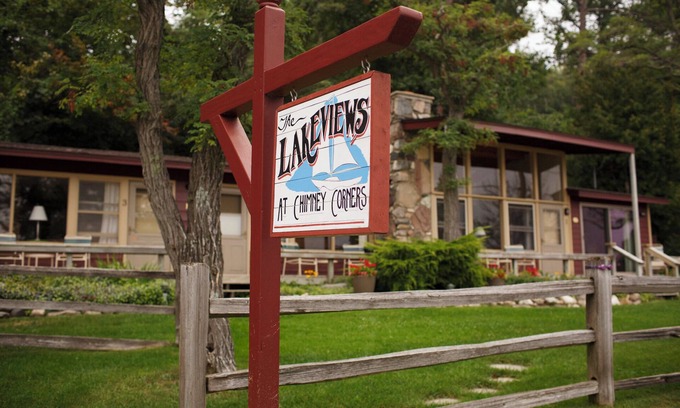 Lake Township Appartement | Lakeview Apartment #2 at Chimney Corners Resort