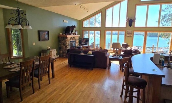 Eagle Bay Chalet De Ski | Lakeview Chalet @ Beachfront Eagle Bay Village