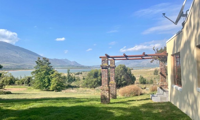 Theewaterskloof Maison | Lakeview Cottage: Rural Retreat