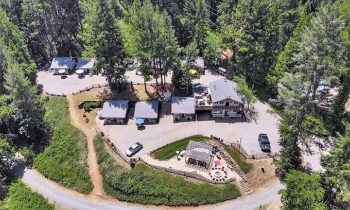 Cedar Ridge Cabine | Lakeview Country Cabin ~ Cloud 9 - AMAZING treehouse VIEWS