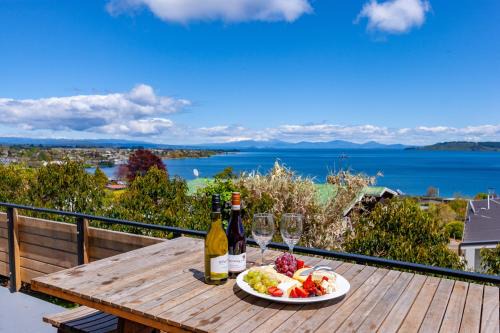 Hilltop Maison | Lakeview Lookout