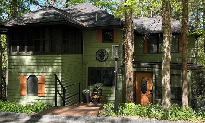 Timber Hills Cottage | Lakeview Luxury on Yale