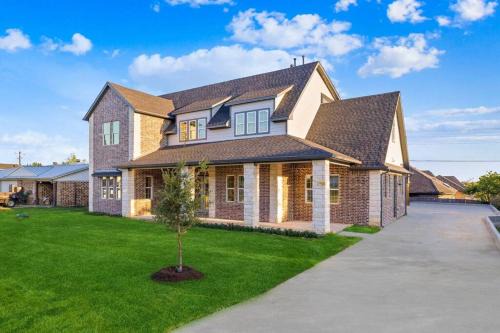 Lakewood Village Maison | Lakeview Oasis Home with Spa