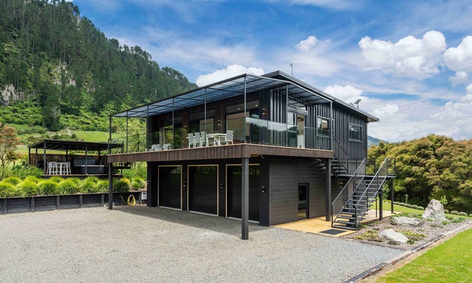 North Island Maison | Lakeview Oasis - Lake Whakamaru Retreat