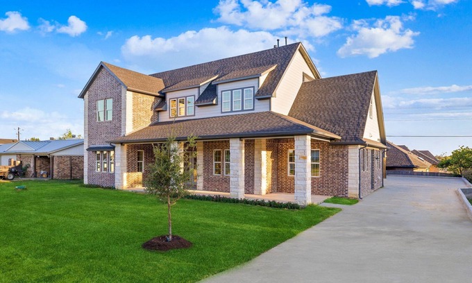 Lakewood Village Maison | Lakeview Oasis Home with Spa near Lake Lewisville