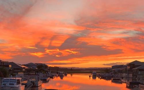 Yamba Appartement | Lakeview Stay Yamba Water Front Access