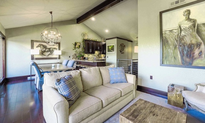 Prairie Creek Maison | Townhome Close to Beaver Lake: Gorgeous Views