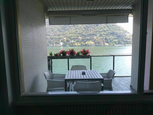Como Appartement | Lakeviewcabin - Apartment With Lake View