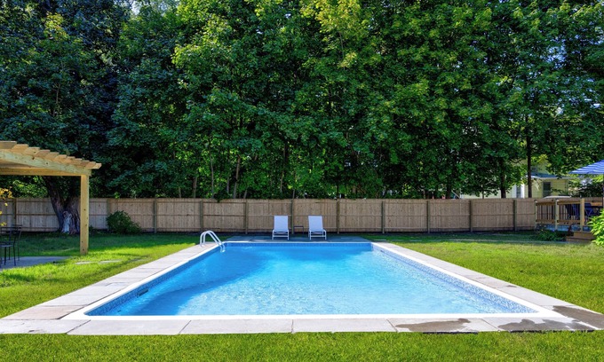Lakeville Maison | Lakeville Lodge with Private Pool – Walkable to Lake, Restaurants, & Salisbury!
