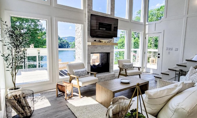 Maynardville Maison | Lakin' It Easy