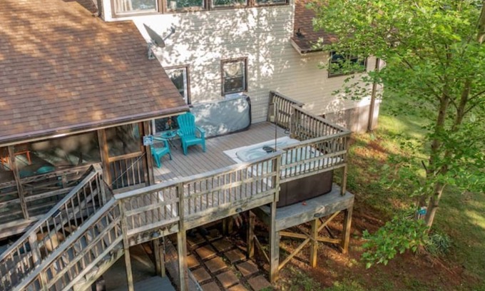 Inman Maison | LakingitEz..3BR/2BA amazing sunsets & hot tub