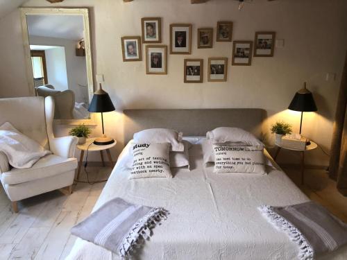Auvernier Lit Et Petit-Déjeuner | LaMaisonRouge chambre d'hôtes