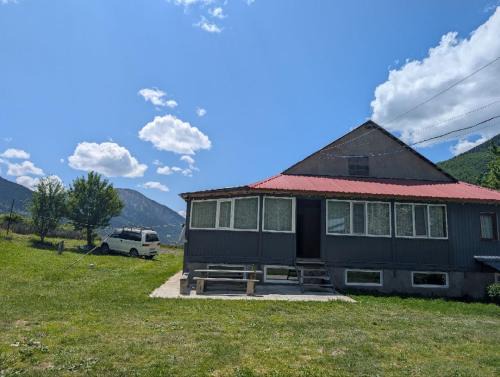 Lalkhori Maison | LAMPAREULA - ლამპარეულა