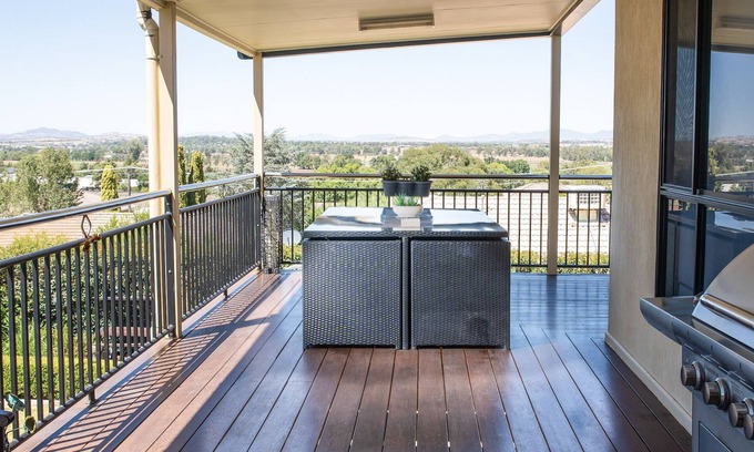 East Tamworth Maison | Lancaster. Your home away from home (min 2 nights)