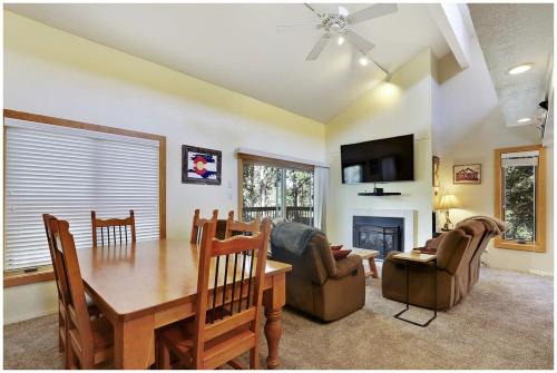 Warrior's Mark Maison | Lances West 2BDR and Loft Very Walkable