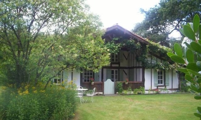 Sabres Maison | Maison dite "du Thiou", 4 ch. 10 pers. piscine privée, calme charme et espace.
