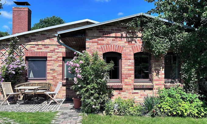 Carinerland Appartement | Landhäuschen Danneborth: Detached vacation home with garden and terrace in län