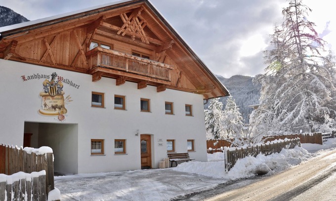 Umhausen Appartement | Landhaus Waldhart - Gemütliches Appartement mit Balkon & Kamin