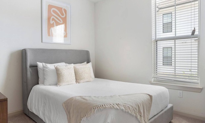 Pflugerville Appartement | Landing | Amazing 1BD, Game Room, Courtyard
