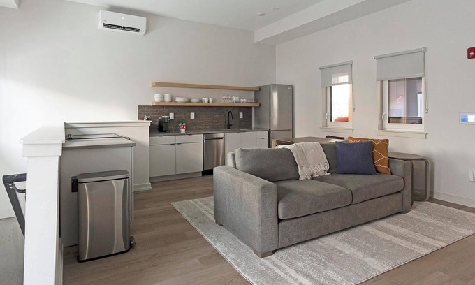 Norris Square Appartement | Landing | Amazing 1BD, Gym