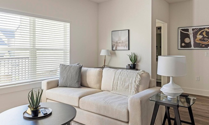 Venus Appartement | Landing | Amazing 2BD, Pool, Clubhouse