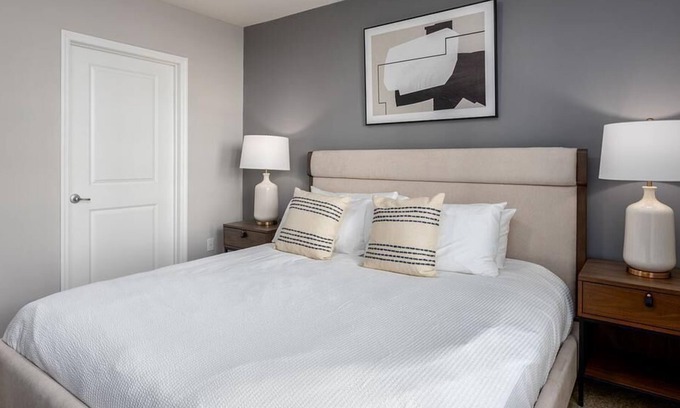 Northwest Columbus Appartement | Landing at Berkley House - 2 Bedrooms in Downtown Columbus
