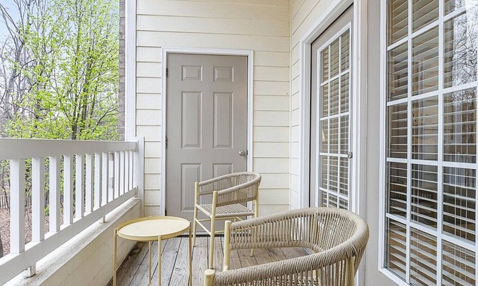 Greensboro Appartement | Landing at Hawthorne at Horse Pen Creek - 2 Bedrooms in Downtown Greensboro