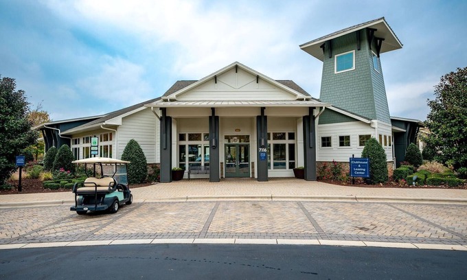 Paw Creek Appartement | Landing at Highland Park at Northlake - 1 Bedro.