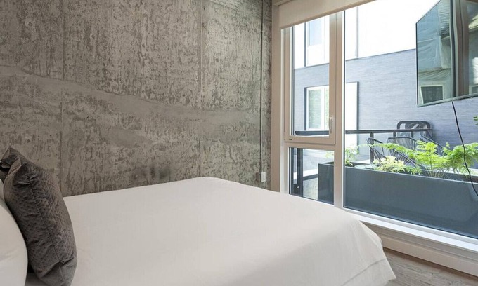 Mann Appartement | Landing at Madrone - 1 Bedroom in Central District