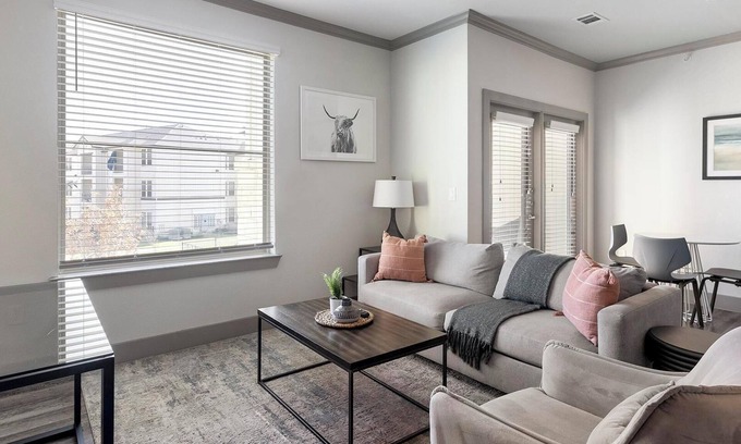 Manor Appartement | Landing at The Flats at Shadowglen - 1 Bedroom .