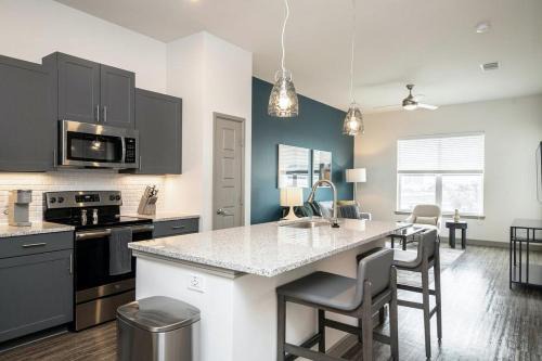 Buda Appartement | Landing at The Green at Plum Creek - Studio in Kyle