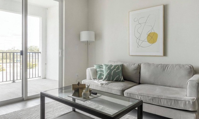 Eastwood Village Appartement | Landing at The Vistas at Eastwood - 1 Bedroom i.