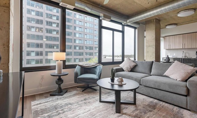Baileys Crossroads Appartement | Landing at Three Collective - 1 Bedroom in Fall.